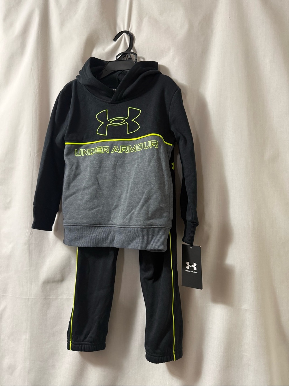 NWT Under Armour Black, Gray & Neon Yellow Boys 4T Hoodie Set 0158 - Picture 3 of 14